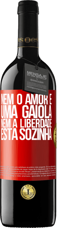 39,95 € Envio grátis | Vinho tinto Edição RED MBE Reserva Nem o amor é uma gaiola, nem a liberdade está sozinha Etiqueta Vermelha. Etiqueta personalizável Reserva 12 Meses Colheita 2015 Tempranillo