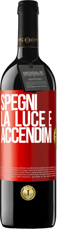 39,95 € Spedizione Gratuita | Vino rosso Edizione RED MBE Riserva Spegni la luce e accendimi Etichetta Rossa. Etichetta personalizzabile Riserva 12 Mesi Raccogliere 2015 Tempranillo