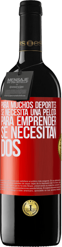 39,95 € Envío gratis | Vino Tinto Edición RED MBE Reserva Para muchos deportes se necesita una pelota. Para emprender, se necesitan dos Etiqueta Roja. Etiqueta personalizable Reserva 12 Meses Cosecha 2015 Tempranillo