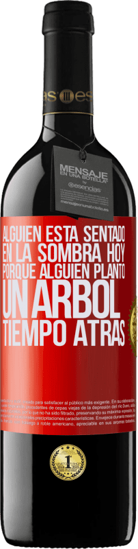 39,95 € Envío gratis | Vino Tinto Edición RED MBE Reserva Alguien está sentado en la sombra hoy, porque alguien plantó un árbol tiempo atrás Etiqueta Roja. Etiqueta personalizable Reserva 12 Meses Cosecha 2015 Tempranillo