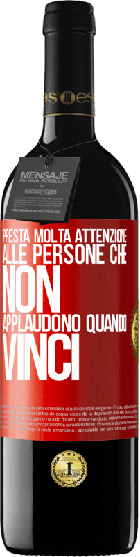 39,95 € Spedizione Gratuita | Vino rosso Edizione RED MBE Riserva Presta molta attenzione alle persone che non applaudono quando vinci Etichetta Rossa. Etichetta personalizzabile Riserva 12 Mesi Raccogliere 2015 Tempranillo