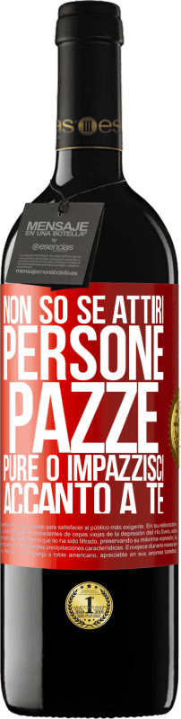 39,95 € Spedizione Gratuita | Vino rosso Edizione RED MBE Riserva Non so se attiri persone pazze pure o impazzisci accanto a te Etichetta Rossa. Etichetta personalizzabile Riserva 12 Mesi Raccogliere 2015 Tempranillo