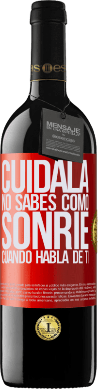 39,95 € Envío gratis | Vino Tinto Edición RED MBE Reserva Cuidala. No sabes cómo sonríe cuando habla de ti Etiqueta Roja. Etiqueta personalizable Reserva 12 Meses Cosecha 2015 Tempranillo