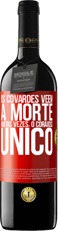 39,95 € Envio grátis | Vinho tinto Edição RED MBE Reserva Os covardes veem a morte muitas vezes. O corajoso único Etiqueta Vermelha. Etiqueta personalizável Reserva 12 Meses Colheita 2015 Tempranillo