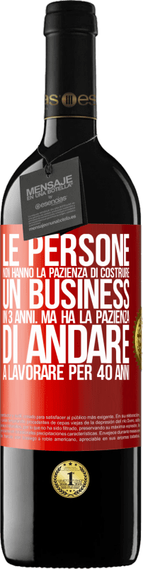 39,95 € Spedizione Gratuita | Vino rosso Edizione RED MBE Riserva Le persone non hanno la pazienza di costruire un business in 3 anni. Ma ha la pazienza di andare a lavorare per 40 anni Etichetta Rossa. Etichetta personalizzabile Riserva 12 Mesi Raccogliere 2015 Tempranillo