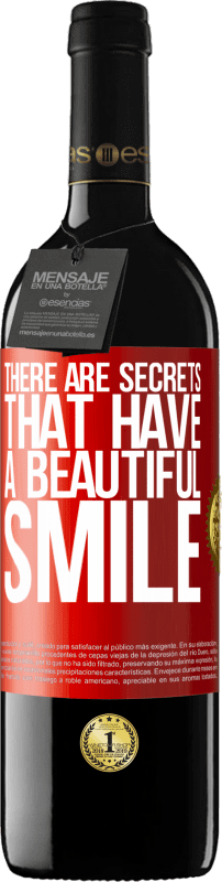 39,95 € Бесплатная доставка | Красное вино Издание RED MBE Бронировать Есть секреты, у которых красивая улыбка Красная метка. Настраиваемая этикетка Бронировать 12 Месяцы Урожай 2014 Tempranillo