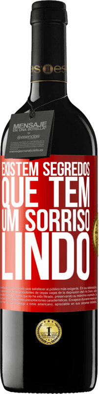 39,95 € Envio grátis | Vinho tinto Edição RED MBE Reserva Existem segredos que têm um sorriso lindo Etiqueta Vermelha. Etiqueta personalizável Reserva 12 Meses Colheita 2015 Tempranillo