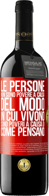 39,95 € Spedizione Gratuita | Vino rosso Edizione RED MBE Riserva Le persone non sono povere a causa del modo in cui vivono. È povero a causa di come pensa Etichetta Rossa. Etichetta personalizzabile Riserva 12 Mesi Raccogliere 2014 Tempranillo