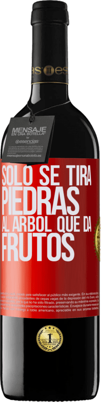 39,95 € Envío gratis | Vino Tinto Edición RED MBE Reserva Sólo se tira piedras al árbol que da frutos Etiqueta Roja. Etiqueta personalizable Reserva 12 Meses Cosecha 2015 Tempranillo