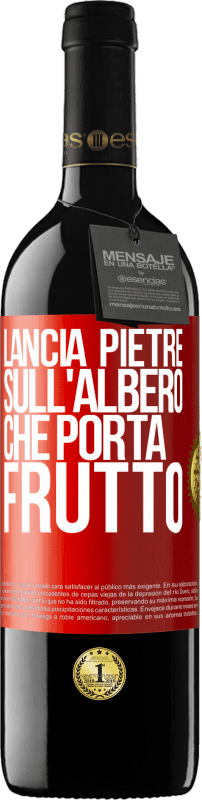 39,95 € Spedizione Gratuita | Vino rosso Edizione RED MBE Riserva Lancia pietre sull'albero che porta frutto Etichetta Rossa. Etichetta personalizzabile Riserva 12 Mesi Raccogliere 2015 Tempranillo