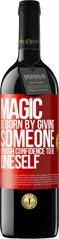 39,95 € Free Shipping | Red Wine RED Edition MBE Reserve Magic is born by giving someone enough confidence to be oneself Red Label. Customizable label Reserve 12 Months Harvest 2015 Tempranillo