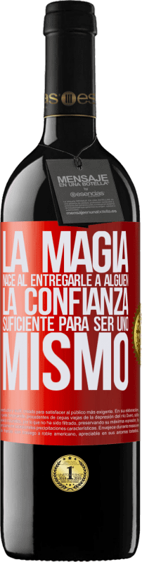 39,95 € Envío gratis | Vino Tinto Edición RED MBE Reserva La magia nace al entregarle a alguien la confianza suficiente para ser uno mismo Etiqueta Roja. Etiqueta personalizable Reserva 12 Meses Cosecha 2015 Tempranillo