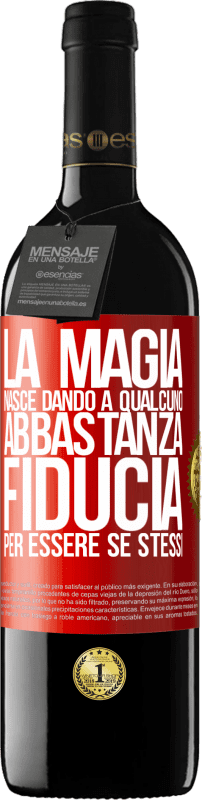 39,95 € Spedizione Gratuita | Vino rosso Edizione RED MBE Riserva La magia nasce dando a qualcuno abbastanza fiducia per essere se stessi Etichetta Rossa. Etichetta personalizzabile Riserva 12 Mesi Raccogliere 2015 Tempranillo