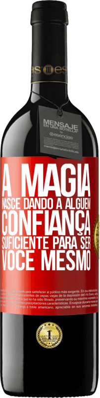 39,95 € Envio grátis | Vinho tinto Edição RED MBE Reserva A magia nasce dando a alguém confiança suficiente para ser você mesmo Etiqueta Vermelha. Etiqueta personalizável Reserva 12 Meses Colheita 2015 Tempranillo