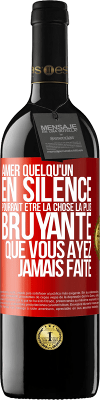 39,95 € Envoi gratuit | Vin rouge Édition RED MBE Réserve Aimer quelqu'un en silence pourrait être la chose la plus bruyante que vous ayez jamais faite Étiquette Rouge. Étiquette personnalisable Réserve 12 Mois Récolte 2015 Tempranillo