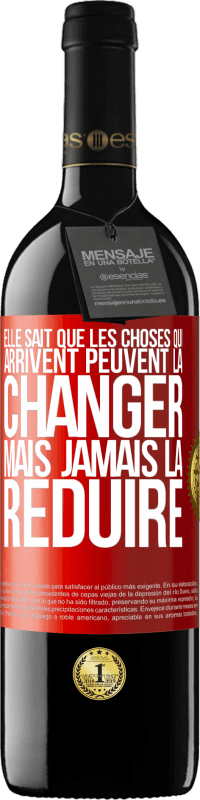 39,95 € Envoi gratuit | Vin rouge Édition RED MBE Réserve Elle sait que les choses qui arrivent peuvent la changer mais jamais la réduire Étiquette Rouge. Étiquette personnalisable Réserve 12 Mois Récolte 2015 Tempranillo