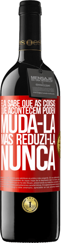 39,95 € Envio grátis | Vinho tinto Edição RED MBE Reserva Ela sabe que as coisas que acontecem podem mudá-la, mas reduzi-la, nunca Etiqueta Vermelha. Etiqueta personalizável Reserva 12 Meses Colheita 2015 Tempranillo