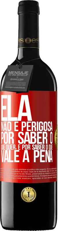 39,95 € Envio grátis | Vinho tinto Edição RED MBE Reserva Ela não é perigosa por saber o que quer, é por saber o que vale a pena Etiqueta Vermelha. Etiqueta personalizável Reserva 12 Meses Colheita 2015 Tempranillo