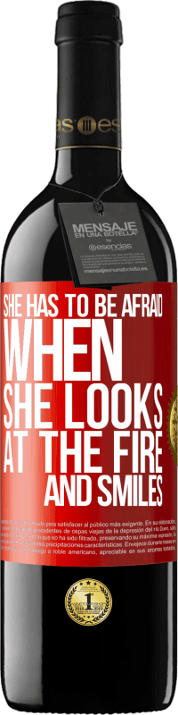 39,95 € Free Shipping | Red Wine RED Edition MBE Reserve She has to be afraid when she looks at the fire and smiles Red Label. Customizable label Reserve 12 Months Harvest 2015 Tempranillo