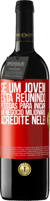 39,95 € Envio grátis | Vinho tinto Edição RED MBE Reserva Se um jovem está reunindo pessoas para iniciar um negócio milionário, acredite nele! Etiqueta Vermelha. Etiqueta personalizável Reserva 12 Meses Colheita 2016 Tempranillo