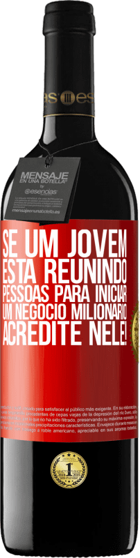 39,95 € Envio grátis | Vinho tinto Edição RED MBE Reserva Se um jovem está reunindo pessoas para iniciar um negócio milionário, acredite nele! Etiqueta Vermelha. Etiqueta personalizável Reserva 12 Meses Colheita 2015 Tempranillo