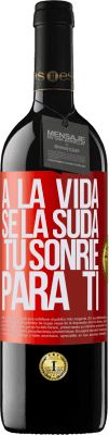 39,95 € Envío gratis | Vino Tinto Edición RED MBE Reserva A la vida se la suda, tú sonríe para ti Etiqueta Roja. Etiqueta personalizable Reserva 12 Meses Cosecha 2015 Tempranillo