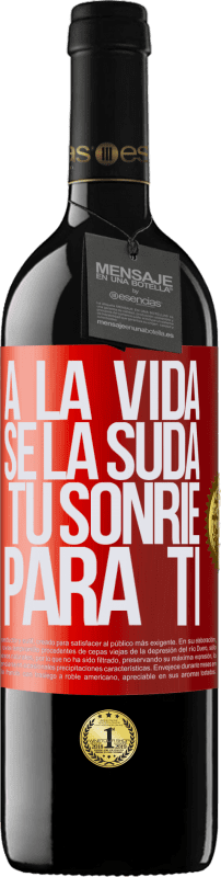 39,95 € Envío gratis | Vino Tinto Edición RED MBE Reserva A la vida se la suda, tú sonríe para ti Etiqueta Roja. Etiqueta personalizable Reserva 12 Meses Cosecha 2015 Tempranillo