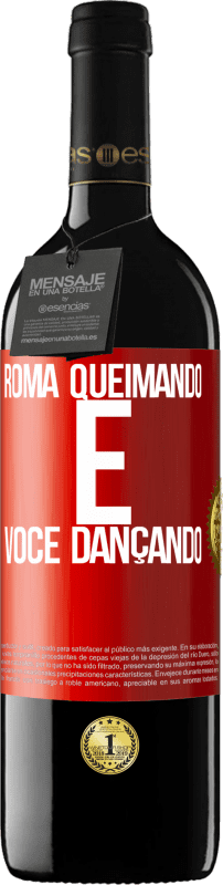 39,95 € Envio grátis | Vinho tinto Edição RED MBE Reserva Roma queimando e você dançando Etiqueta Vermelha. Etiqueta personalizável Reserva 12 Meses Colheita 2015 Tempranillo