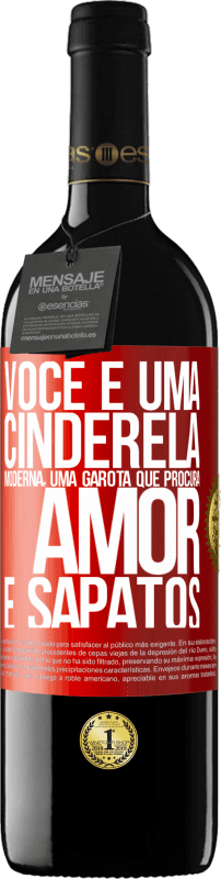 39,95 € Envio grátis | Vinho tinto Edição RED MBE Reserva Você é uma cinderela moderna, uma garota que procura amor e sapatos Etiqueta Vermelha. Etiqueta personalizável Reserva 12 Meses Colheita 2016 Tempranillo
