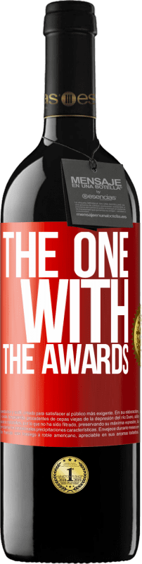 39,95 € Бесплатная доставка | Красное вино Издание RED MBE Бронировать The one with the awards Красная метка. Настраиваемая этикетка Бронировать 12 Месяцы Урожай 2015 Tempranillo