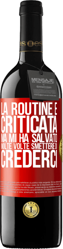 39,95 € Spedizione Gratuita | Vino rosso Edizione RED MBE Riserva La routine è criticata, ma mi ha salvato molte volte smettere di crederci Etichetta Rossa. Etichetta personalizzabile Riserva 12 Mesi Raccogliere 2015 Tempranillo