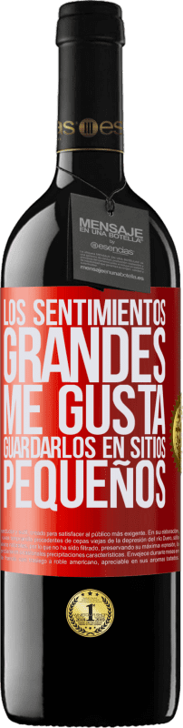 39,95 € Envío gratis | Vino Tinto Edición RED MBE Reserva Los sentimientos grandes me gusta guardarlos en sitios pequeños Etiqueta Roja. Etiqueta personalizable Reserva 12 Meses Cosecha 2015 Tempranillo