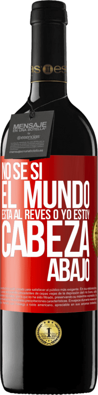 39,95 € Envío gratis | Vino Tinto Edición RED MBE Reserva No sé si el mundo está al revés o yo estoy cabeza abajo Etiqueta Roja. Etiqueta personalizable Reserva 12 Meses Cosecha 2015 Tempranillo