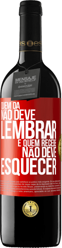 39,95 € Envio grátis | Vinho tinto Edição RED MBE Reserva Quem dá não deve lembrar, e quem recebe, não deve esquecer Etiqueta Vermelha. Etiqueta personalizável Reserva 12 Meses Colheita 2015 Tempranillo