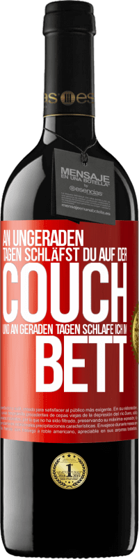 39,95 € Kostenloser Versand | Rotwein RED Ausgabe MBE Reserve An ungeraden Tagen schläfst du auf der Couch und an geraden Tagen schlafe ich im Bett. Rote Markierung. Anpassbares Etikett Reserve 12 Monate Ernte 2015 Tempranillo