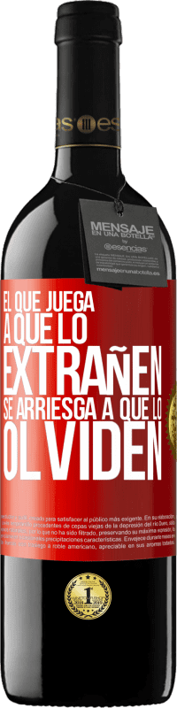 39,95 € Envío gratis | Vino Tinto Edición RED MBE Reserva El que juega a que lo extrañen se arriesga a que lo olviden Etiqueta Roja. Etiqueta personalizable Reserva 12 Meses Cosecha 2015 Tempranillo