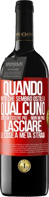 39,95 € Spedizione Gratuita | Vino rosso Edizione RED MBE Riserva Quando noto che piaccio a qualcuno, cerco di piacergli di peggio ... Non mi piace lasciare le cose a metà strada Etichetta Rossa. Etichetta personalizzabile Riserva 12 Mesi Raccogliere 2015 Tempranillo