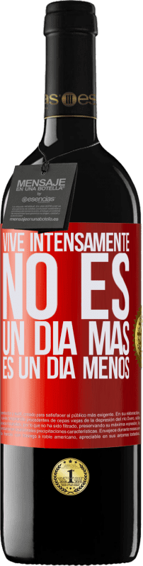 39,95 € Envío gratis | Vino Tinto Edición RED MBE Reserva Vive intensamente, no es un día más es un día menos Etiqueta Roja. Etiqueta personalizable Reserva 12 Meses Cosecha 2015 Tempranillo