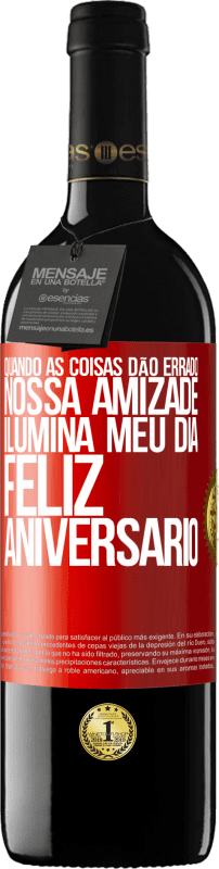 39,95 € Envio grátis | Vinho tinto Edição RED MBE Reserva Quando as coisas dão errado, nossa amizade ilumina meu dia. Feliz aniversário Etiqueta Vermelha. Etiqueta personalizável Reserva 12 Meses Colheita 2015 Tempranillo