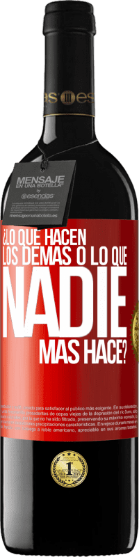 39,95 € Envío gratis | Vino Tinto Edición RED MBE Reserva ¿Lo que hacen los demás o lo que nadie más hace? Etiqueta Roja. Etiqueta personalizable Reserva 12 Meses Cosecha 2014 Tempranillo