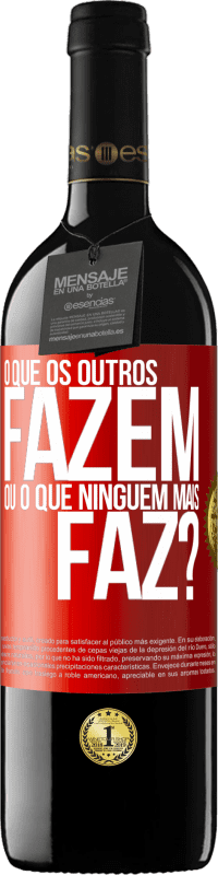 39,95 € Envio grátis | Vinho tinto Edição RED MBE Reserva O que os outros fazem ou o que ninguém mais faz? Etiqueta Vermelha. Etiqueta personalizável Reserva 12 Meses Colheita 2015 Tempranillo