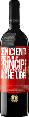 39,95 € Envío gratis | Vino Tinto Edición RED MBE Reserva Cenicienta nunca pidió un príncipe. Ella pidió un vestido y una noche libre Etiqueta Roja. Etiqueta personalizable Reserva 12 Meses Cosecha 2015 Tempranillo