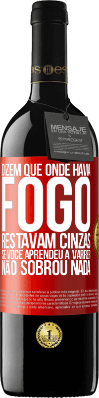 39,95 € Envio grátis | Vinho tinto Edição RED MBE Reserva Dizem que onde havia fogo, restavam cinzas. Se você aprendeu a varrer, não sobrou nada Etiqueta Vermelha. Etiqueta personalizável Reserva 12 Meses Colheita 2015 Tempranillo