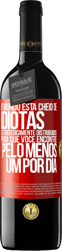 39,95 € Envio grátis | Vinho tinto Edição RED MBE Reserva O mundo está cheio de idiotas estrategicamente distribuídos para que você encontre pelo menos um por dia Etiqueta Vermelha. Etiqueta personalizável Reserva 12 Meses Colheita 2015 Tempranillo