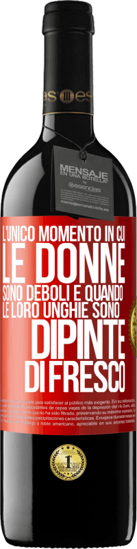 39,95 € Spedizione Gratuita | Vino rosso Edizione RED MBE Riserva L'unico momento in cui le donne sono deboli è quando le loro unghie sono dipinte di fresco Etichetta Rossa. Etichetta personalizzabile Riserva 12 Mesi Raccogliere 2014 Tempranillo