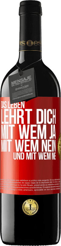 39,95 € Kostenloser Versand | Rotwein RED Ausgabe MBE Reserve Das Leben lehrt dich, mit wem ja, mit wem nein, und mit wem nie Rote Markierung. Anpassbares Etikett Reserve 12 Monate Ernte 2014 Tempranillo