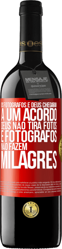 39,95 € Envio grátis | Vinho tinto Edição RED MBE Reserva Os fotógrafos e Deus chegaram a um acordo. Deus não tira fotos e fotógrafos não fazem milagres Etiqueta Vermelha. Etiqueta personalizável Reserva 12 Meses Colheita 2015 Tempranillo