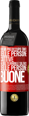 39,95 € Spedizione Gratuita | Vino rosso Edizione RED MBE Riserva Non mi preoccupo tanto delle persone cattive, ma del terribile silenzio delle persone buone Etichetta Rossa. Etichetta personalizzabile Riserva 12 Mesi Raccogliere 2015 Tempranillo