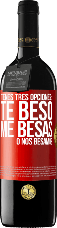 39,95 € Envío gratis | Vino Tinto Edición RED MBE Reserva Tienes tres opciones: te beso, me besas o nos besamos Etiqueta Roja. Etiqueta personalizable Reserva 12 Meses Cosecha 2014 Tempranillo