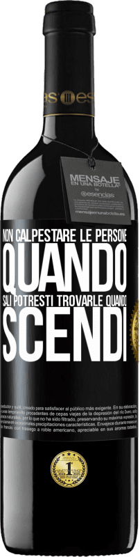 39,95 € Spedizione Gratuita | Vino rosso Edizione RED MBE Riserva Non calpestare le persone quando sali, potresti trovarle quando scendi Etichetta Nera. Etichetta personalizzabile Riserva 12 Mesi Raccogliere 2015 Tempranillo